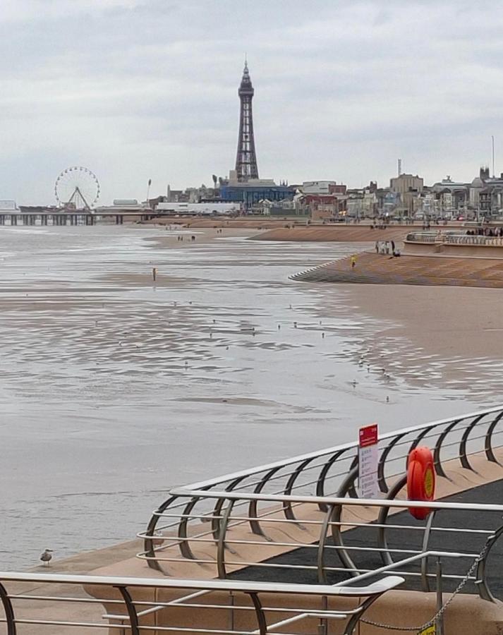 By The Seaside Acomodação com café da manhã Blackpool Exterior foto
